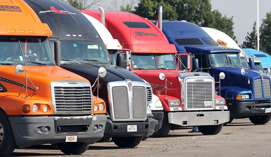 Big Rig Parking (La Crete Inn & Suites)