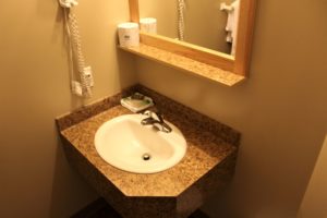 STANDARD QUEEN Single Room with 1 Queen Bed (on LaCreteInn&Suites.ca)
