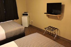 STANDARD 2 QUEEN - Single Room with 2 Queen Beds (on LaCreteInn&Suites.ca)
