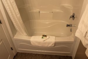 STANDARD 2 QUEEN W/ KITCHENETTE - Single Room with 2 Queen Beds & Kitchenette (on LaCreteInn&Suites.ca)