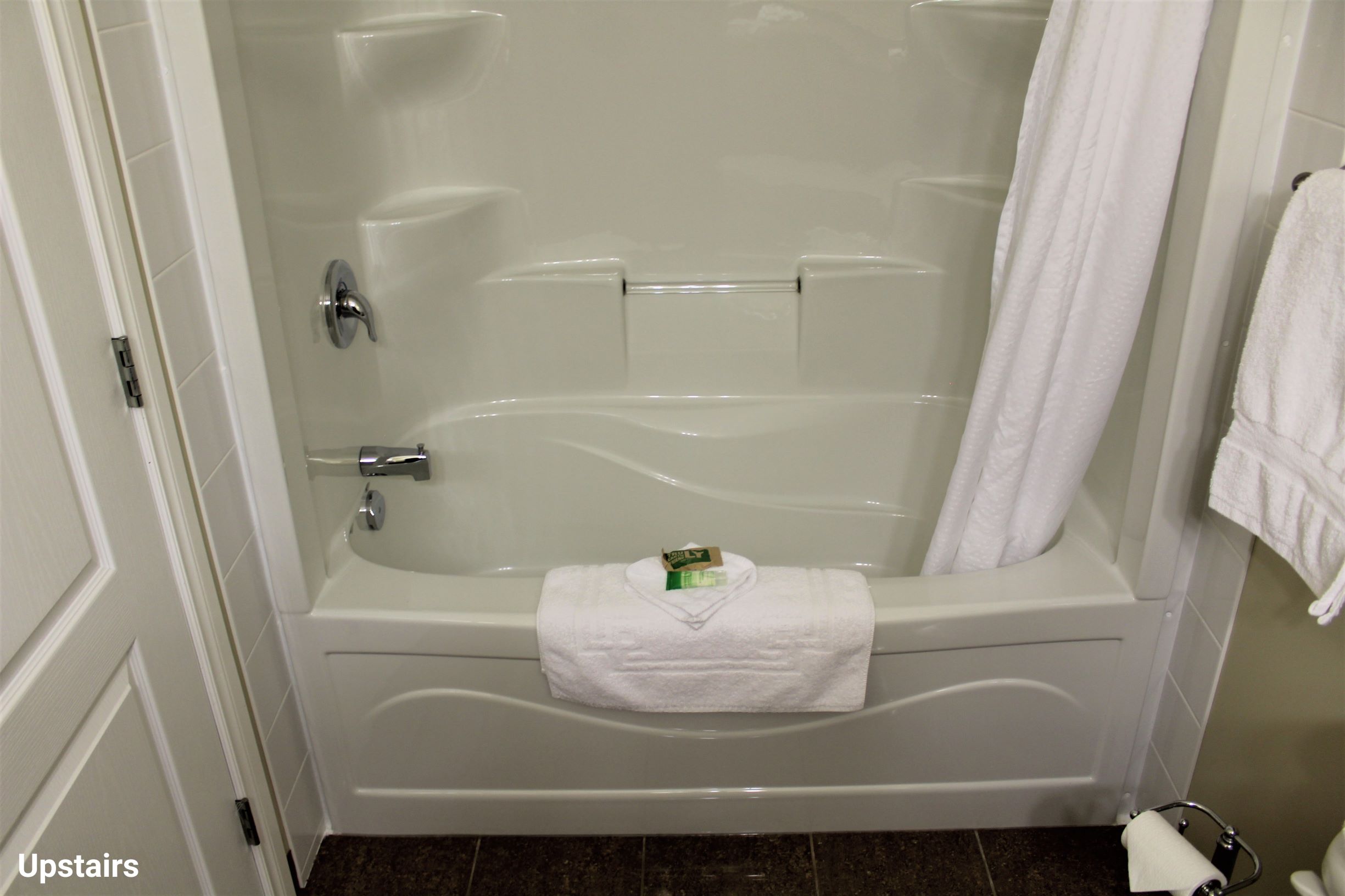 2 BEDROOM EXECUTIVE SUITE - 2 Bedrooms w/ 1 Queen Bed Per Room plus Queen Size pull-out couch in the Living Room (on LaCreteInn&Suites.ca)