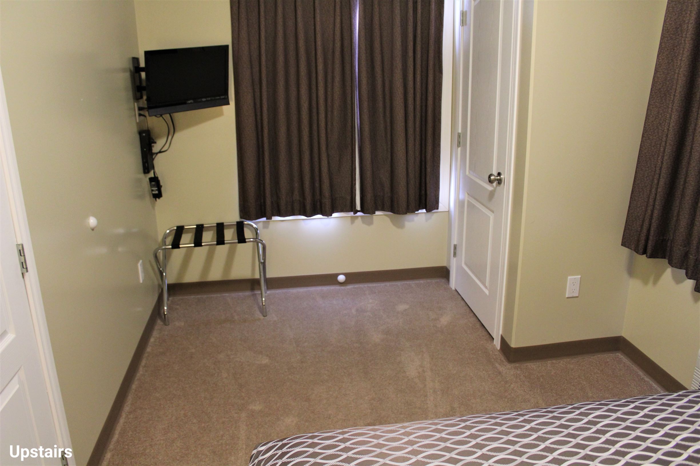 2 BEDROOM EXECUTIVE SUITE - 2 Bedrooms w/ 1 Queen Bed Per Room plus Queen Size pull-out couch in the Living Room (on LaCreteInn&Suites.ca)