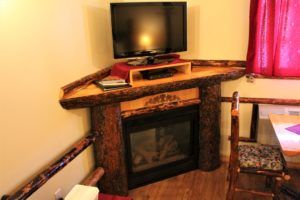 JACUZZI CABIN SUITE - Single Room with 1 Queen Bed (on LaCreteInn&Suites.ca)