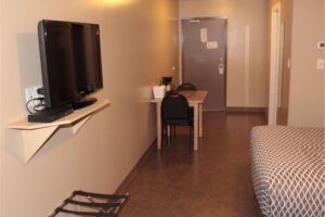 STANDARD 2 QUEEN - Single Room with 2 Queen Beds (on LaCreteInn&Suites.ca)