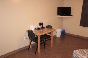STANDARD QUEEN Single Room with 1 Queen Bed (on LaCreteInn&Suites.ca)