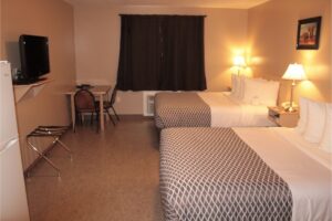 STANDARD 2 QUEEN W/ KITCHENETTE - Single Room with 2 Queen Beds & Kitchenette (on LaCreteInn&Suites.ca)