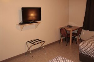 STANDARD 2 QUEEN W/ KITCHENETTE - Single Room with 2 Queen Beds & Kitchenette (on LaCreteInn&Suites.ca)